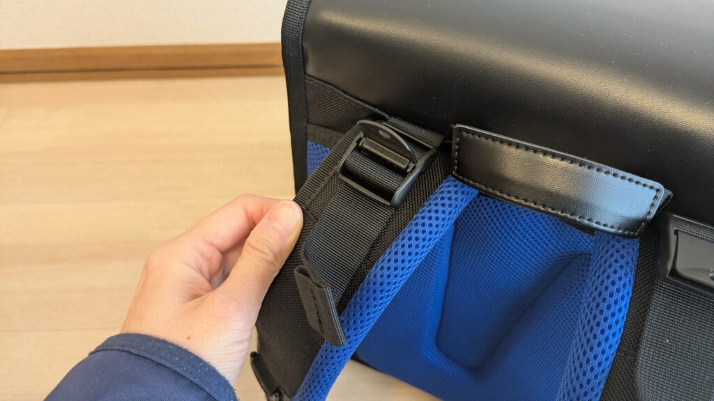 エルゴランセルのスタビライザーストラップをロックする前の写真